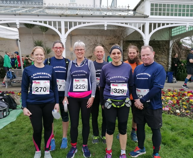 Launceston Road Runners race either side of the Tamar
