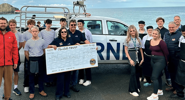 Tintagel pub raises £5,000 to support the RNLI 