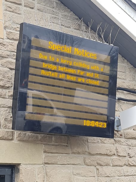 A departure board confirming the disruption