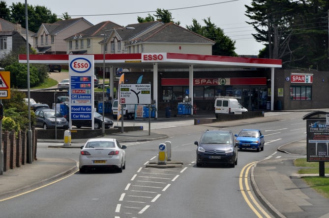 The petrol station prior to its redevelopment into a Shell service station