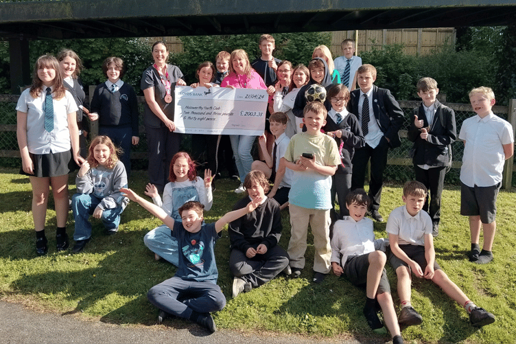 London Marathon donation to Holsworthy Youth Club