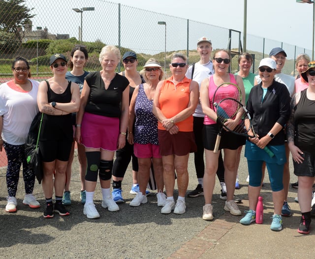 Bude Tennis Club host touring side