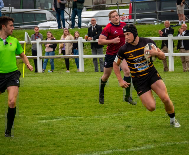 Cornwall cruise to opening victory at Surrey