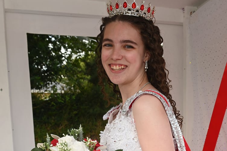 Visiting Royalty to St Teath is Shannon the Par Carnival Queen