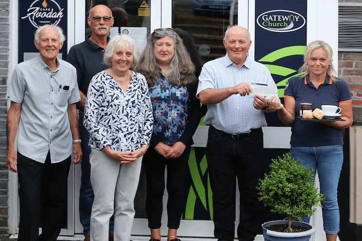 Woburn Residents Association gateway Centre cheque