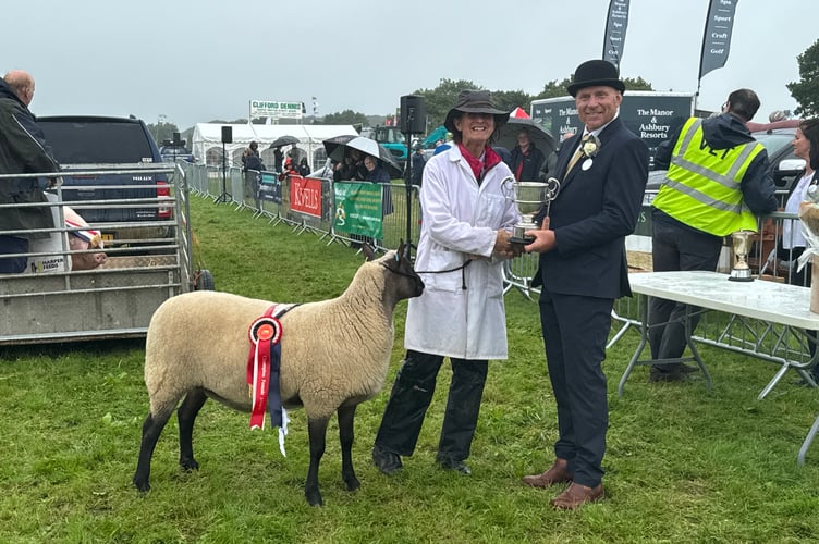 President Philip Heard presented the Champion Sheep trophy.