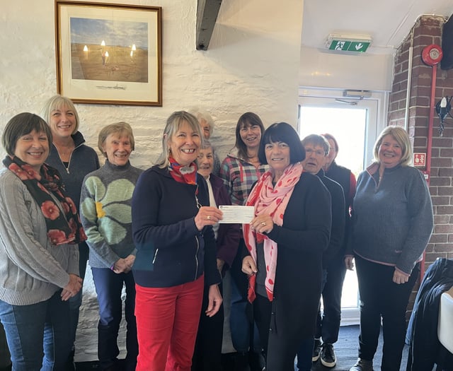 Golf club donate thousands to young people charity