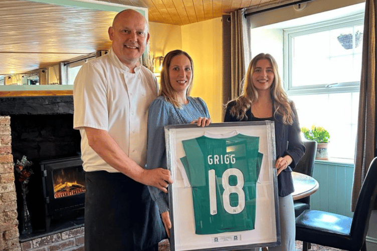 Katie Grigg presenting the Olde Market Inn with one of her Plymouth Argyle shirts. (Picture: The Olde Market Inn)