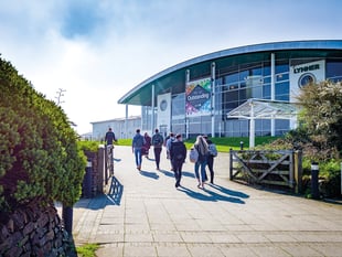 Vote of no confidence in principal and senior management at college