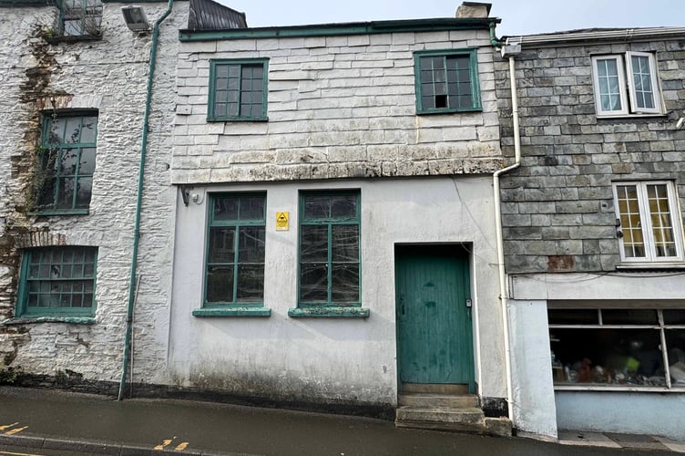 UNDER HAMMER - Madford Lane, Launceston.
