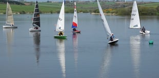Lack of wind makes life tough for sailors