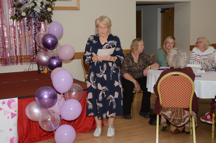 League chairman Bernadette spoke about the league and proposed a toast to it’s future