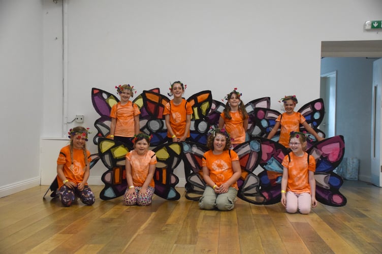 Each Tregadillett Brownie had a white cotton T-shirt to prepare for some tie-dying