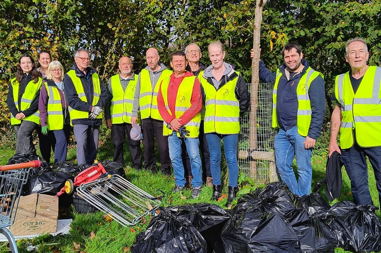 Cllr Leigh Frost (second from right) pictured with the Bodmin Tidy It Team (Picture: Bodmin Tidy It Team)
