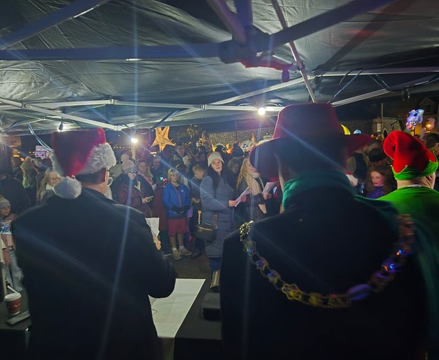 Liskeard and Looe Radio: Lighting home for Christmas