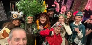 Mayor doffs cap to successful HATS pantomime 