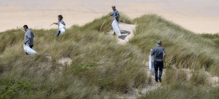 The initiative encourages people to pledge to pick bags of litter (Picture: Clean Cornwall)