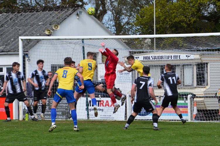 Ryan Walter, Holsworthy AFC.