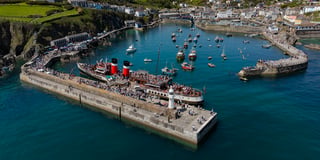 Crowds flock to see iconic paddle steamer