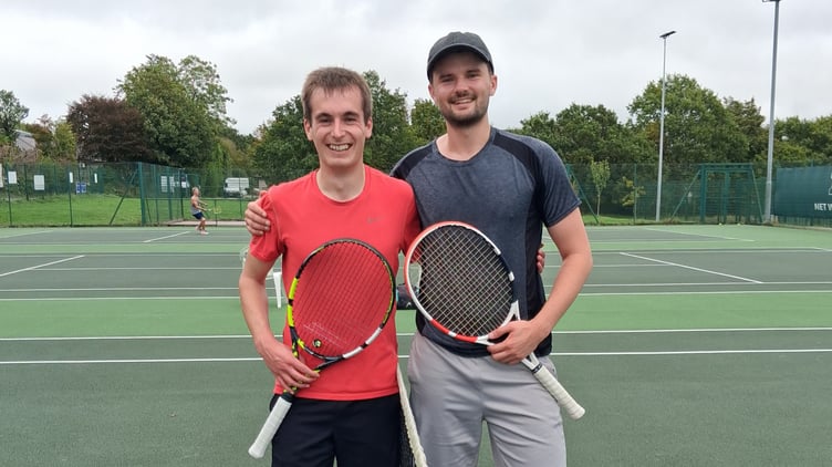 The men's singles finalists, Henry Cornish (left) and Sam Tucker.
